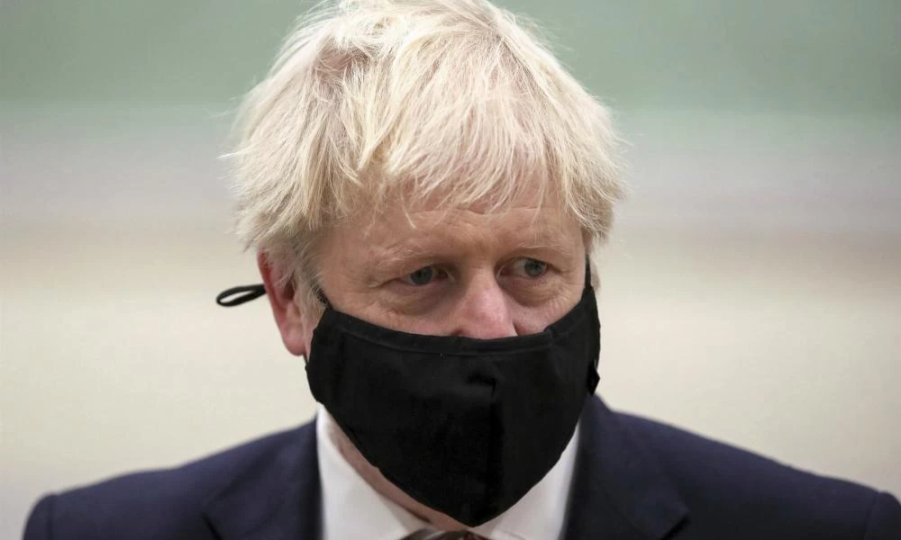 Μπόρις Τζόνσον: Αντιμέτωπος με ανταρσία βουλευτών του για τους περιορισμούς